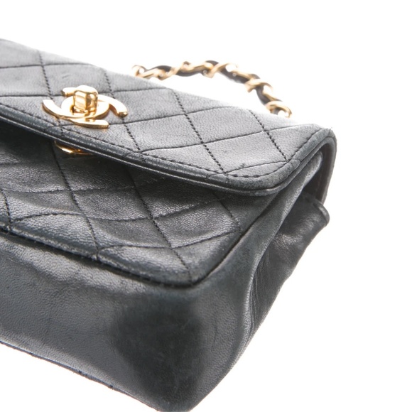 CHANEL BLACK LAMBSKIN MINI QUILTED FLAP BAG (CIRCA 1990) - Picture 5 of 9
